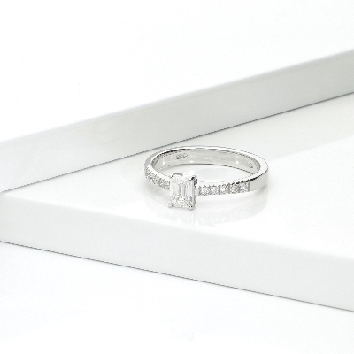 Ring with diamond emerald cut 0.50 ct GIA in 18k white gold