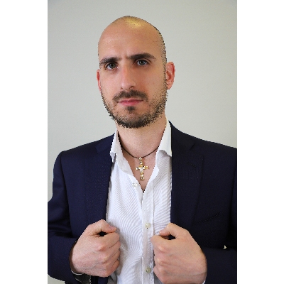 Cross zircon pendant in yellow gold 18k