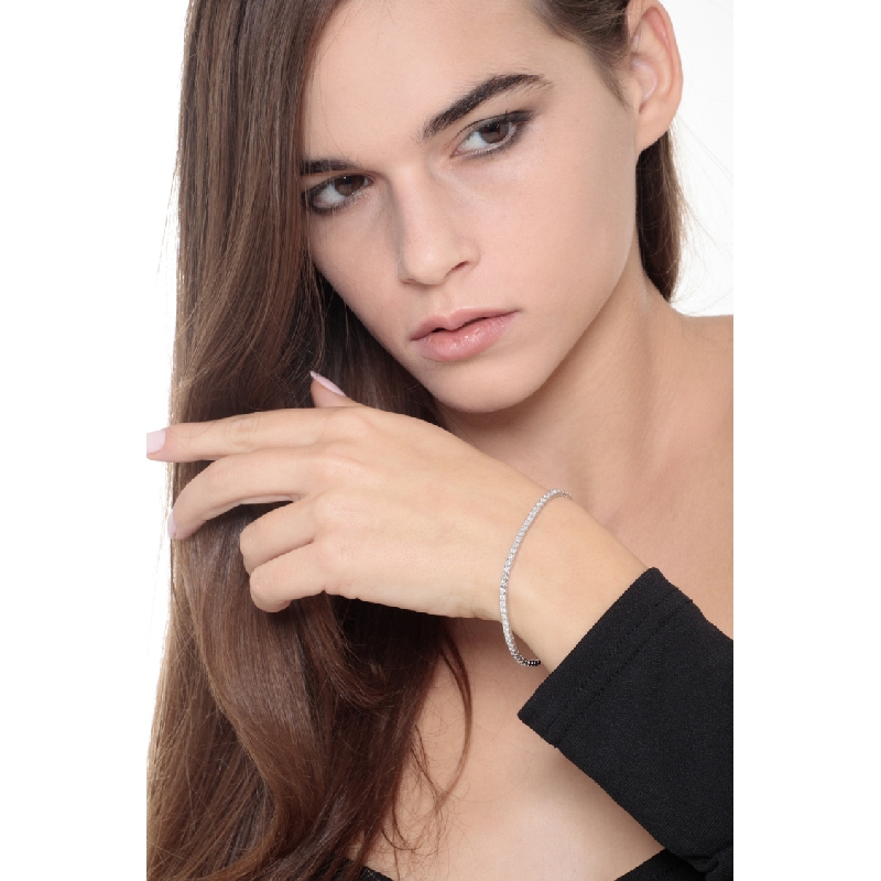 18k white gold tennis bracelet with diamonds about 2,40 mm wide 18k white gold tennis bracelet with diamonds about 2,40 mm wide