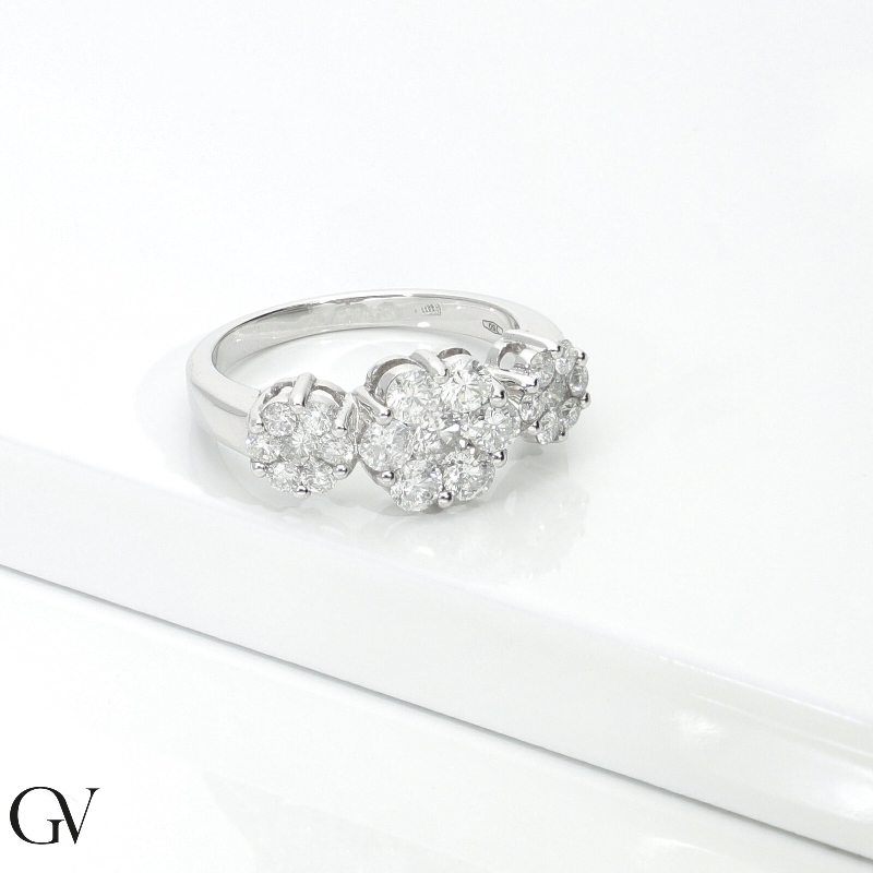 Trilogy diamonds illusion ring in white gold 18k Trilogy diamonds illusion ring in white gold 18k