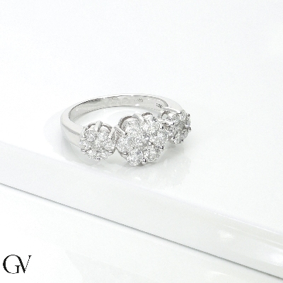 Trilogy diamonds illusion ring in white gold 18k