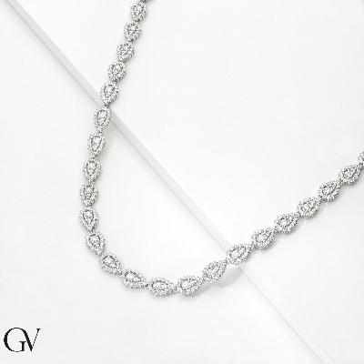 Woman design necklace in white gold 18k with diamonds