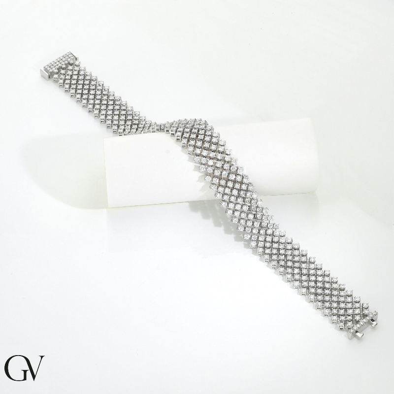 Soft link bracelet in gold 750 with diamonds Soft link bracelet in gold 750 with diamonds