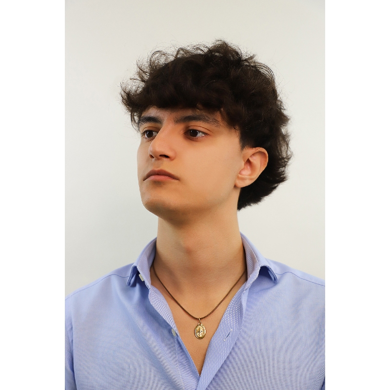 Sacred Mary pendant in 18k yellow gold