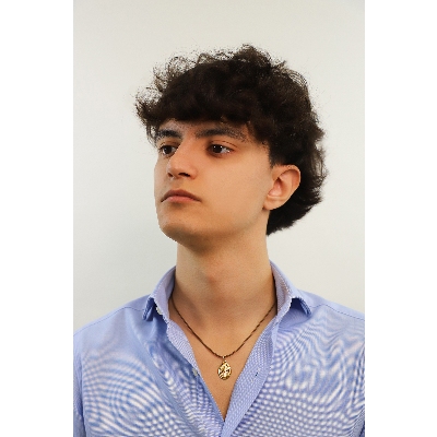 Sacred Mary pendant in 18k yellow gold