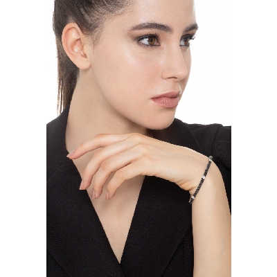 18k white gold tennis bracelet with black and white diamonds