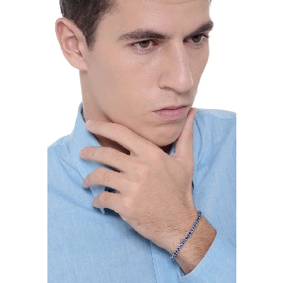 18k white gold tennis bracelet with blue sapphire