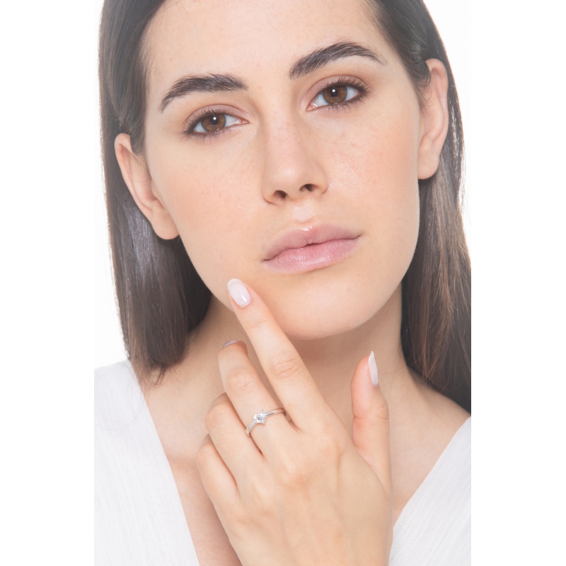 Ring with diamond emerald cut 0.70 ct GIA in white gold 18k  Ring with diamond emerald cut 0.70 ct GIA in white gold 18k