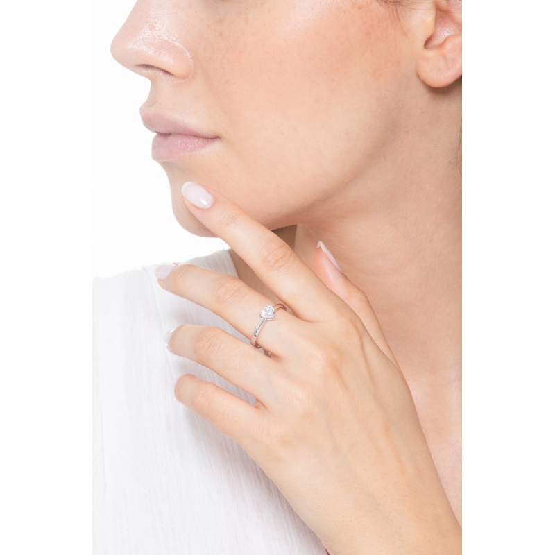 Ring with diamond emerald cut 0.70 ct GIA in white gold 18k  Ring with diamond emerald cut 0.70 ct GIA in white gold 18k