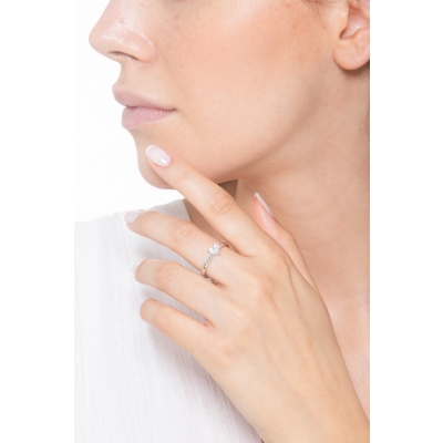 Ring with diamond emerald cut 0.70 ct GIA in white gold 18k 