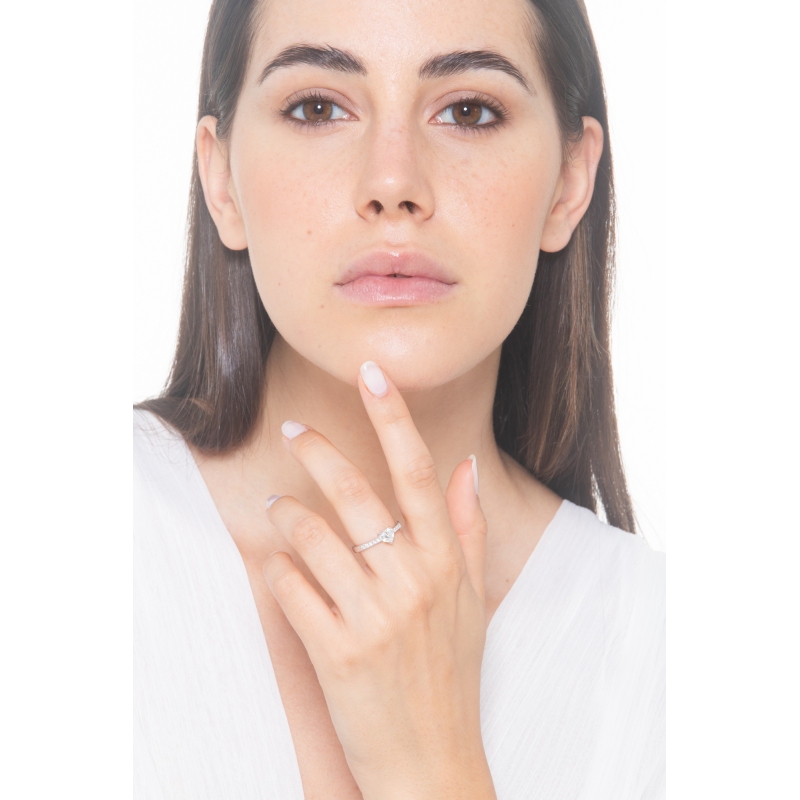 Engagement ring with diamond heart cut 0.70ct GIA in 18k white gold