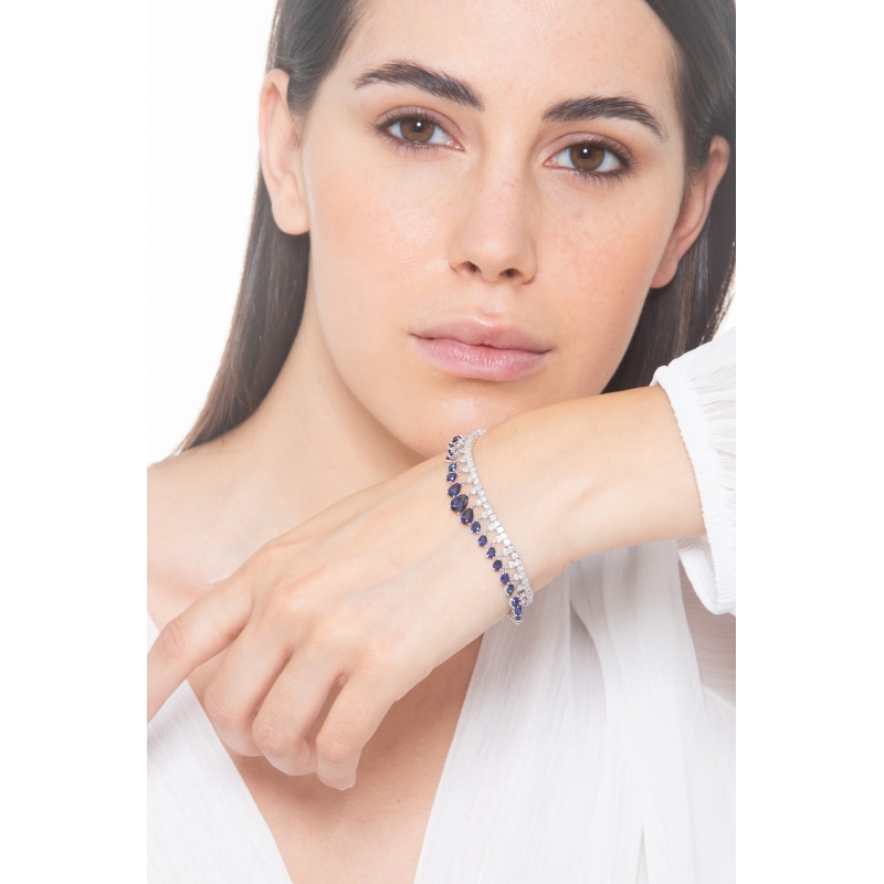 Tennis design bracelet with diamonds and blue sapphires in gold 750 Tennis design bracelet with diamonds and blue sapphires in gold 750