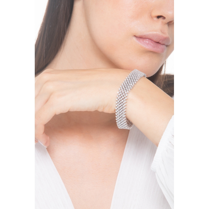 Soft link bracelet in gold 750 with diamonds Soft link bracelet in gold 750 with diamonds