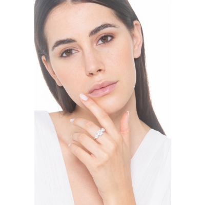 Trilogy diamonds illusion ring in white gold 18k