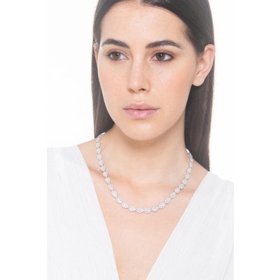Woman design necklace in white gold 18k with diamonds