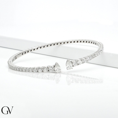 18k white gold spring bracelet with graduated diamonds
