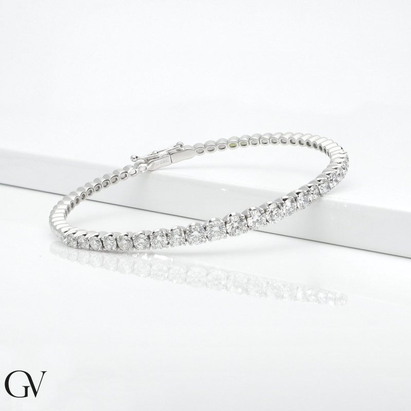 Semi rigid elegant bracelet with diamonds Semi rigid elegant bracelet with diamonds