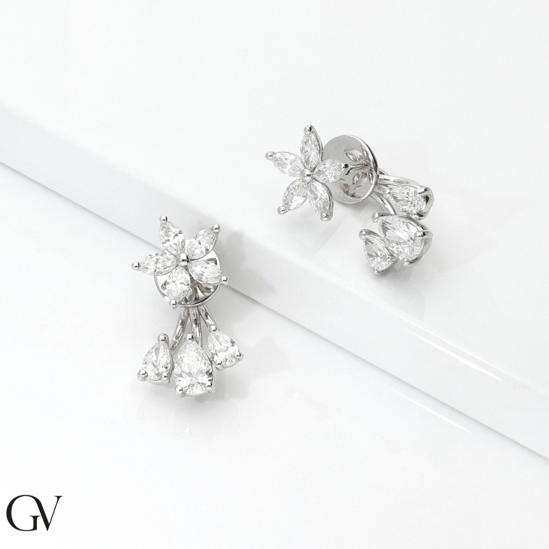 Earrings in white gold 18k with pear shaped diamonds