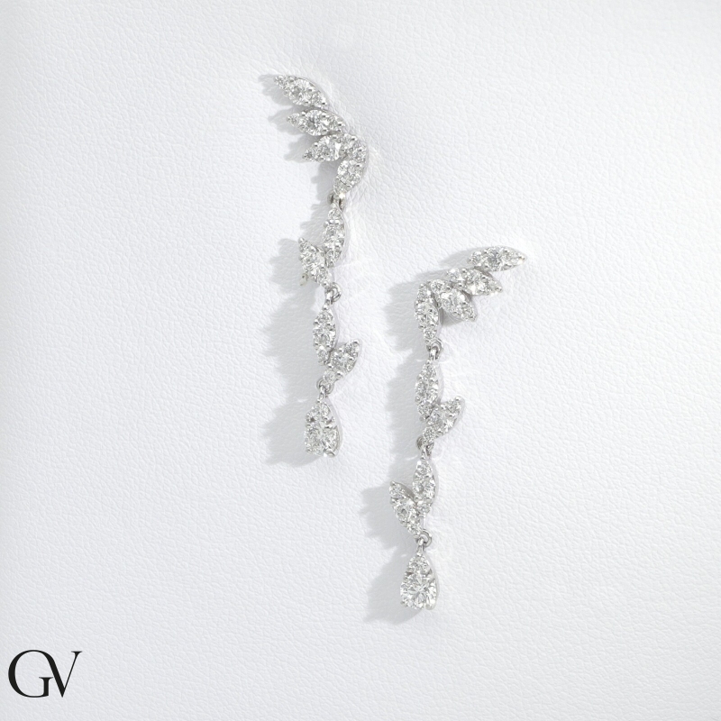 Drop earrings with diamonds in 18kt white gold Drop earrings with diamonds in 18kt white gold