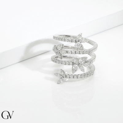 18k white gold spiral ring with diamonds