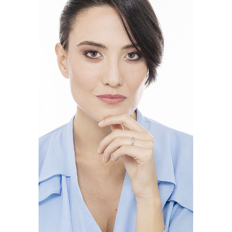 White gold 18k half eternity ring with 5 diamonds 0,25 ct White gold 18k half eternity ring with 5 diamonds 0,25 ct