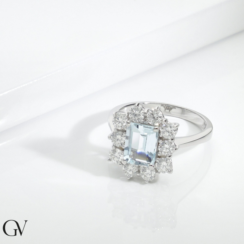 Rectangular aquamarine and diamonds ring  Rectangular aquamarine and diamonds ring