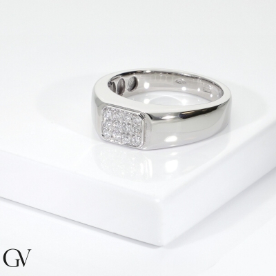 Pavè diamond ring in white gold