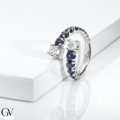 18k white gold TOI et MOI ring with blue sapphires and diamonds