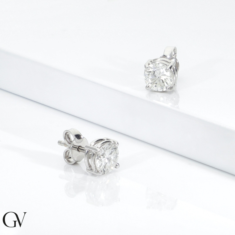 18kt white gold diamond stud earrings 18kt white gold diamond stud earrings