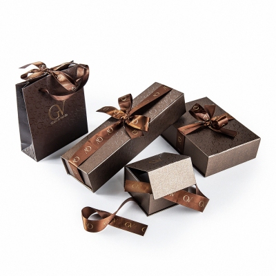 Small anchor 18k yellow gold chain