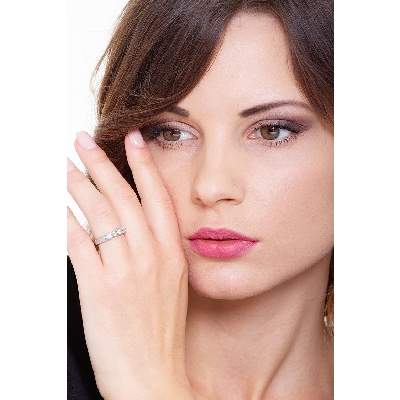 5 diamonds half eternity ring in white gold 18k ct 0,60