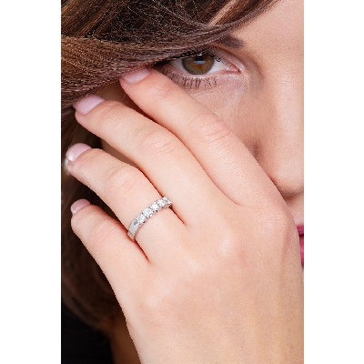 5 diamonds half eternity ring in white gold 18k ct 0,60