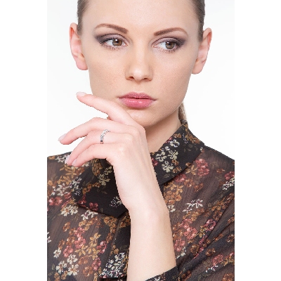 5 diamonds half eternity ring in white gold 18k