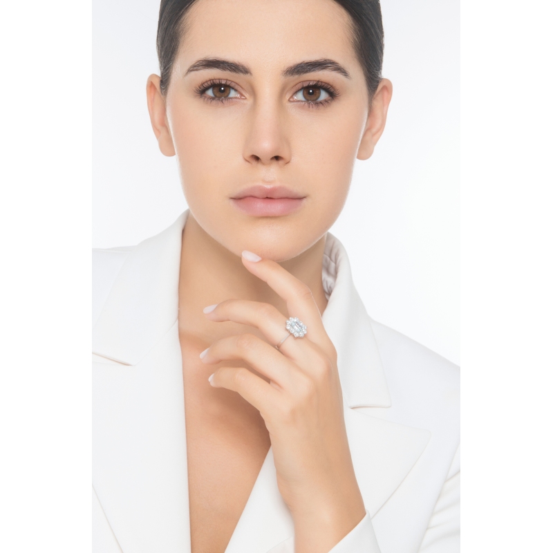 Rectangular aquamarine and diamonds ring  Rectangular aquamarine and diamonds ring