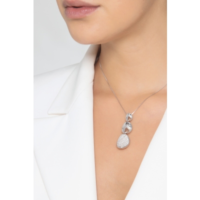 Necklace in white gold 18k with oval pendant in diamonds