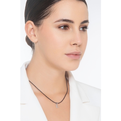 Pendant with initial letter E in capital letters in 18k white gold