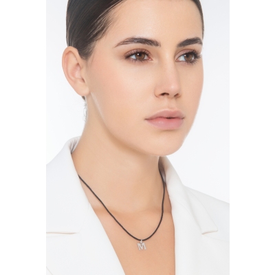 Pendant with initial letter in M uppercase in 18k white gold