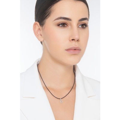 Pendant with initial letter O in uppercase in 18k white gold