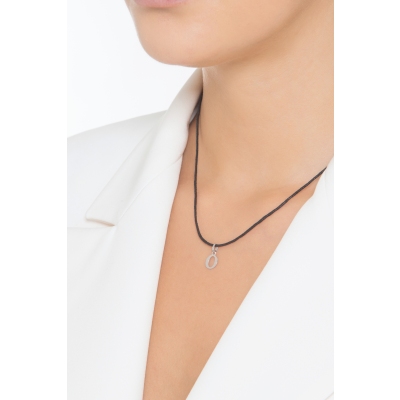 Pendant with initial letter O in uppercase in 18k white gold