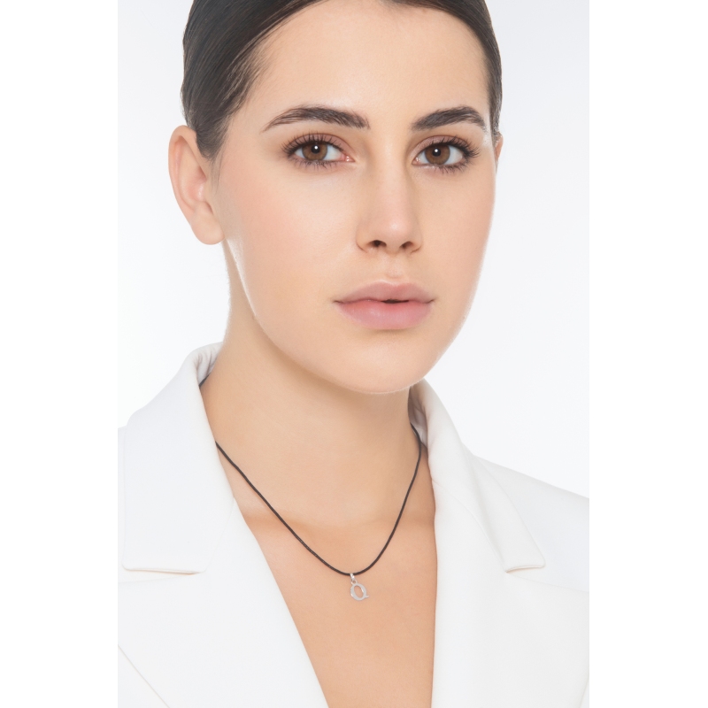 Pendant with initial letter Q uppercase in 18k white gold Pendant with initial letter Q uppercase in 18k white gold