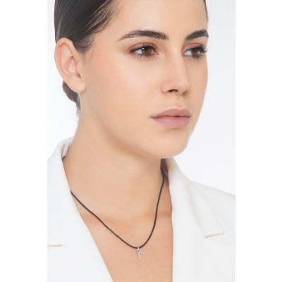 Pendant with initial letter in T capital letters in 18k white gold