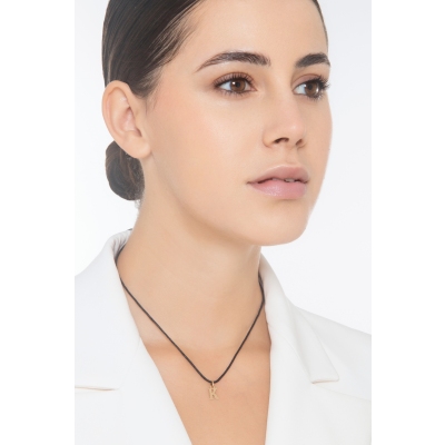 Pendant with initial letter E  in uppercase in 18k yellow gold