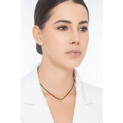 Pendant with initial letter O in uppercase in 18k yellow gold