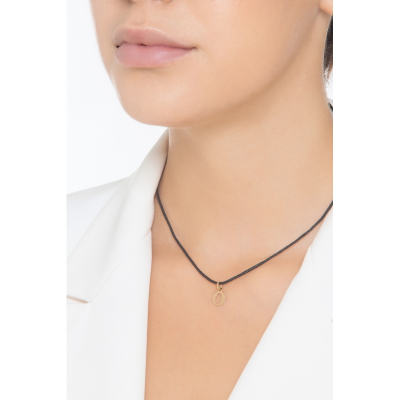 Pendant with initial letter O in uppercase in 18k yellow gold