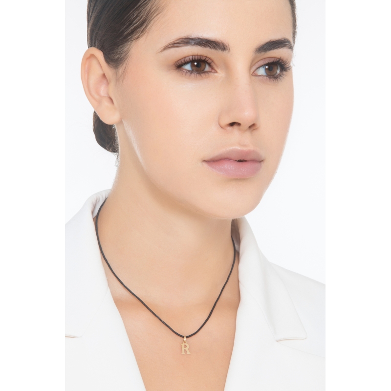 Pendant with initial letter R in uppercase in 18k yellow gold Pendant with initial letter R in uppercase in 18k yellow gold