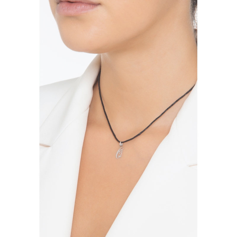 Pendant with initial letter Q in italic in 18k white gold