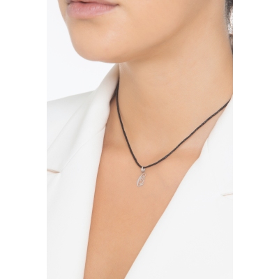 Pendant with initial letter Q in italic in 18k white gold