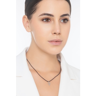 Pendant with initial letter V in italic in 18k white gold