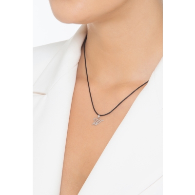 Pendant with initial letter W in italic in 18k white gold