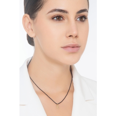 Pendant with initial letter C in italic in 18k yellow gold